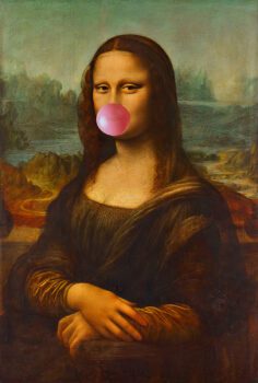 monalisa blowing bubblegum