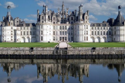 Relationship Between the Louvre and French Royal History