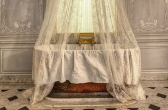 Did Marie Antoinette bathe regularly