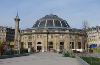 Is It Worth Visiting the Bourse de Commerce in Paris