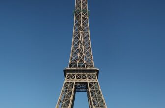 Is there a toilet at the top of the Eiffel Tower