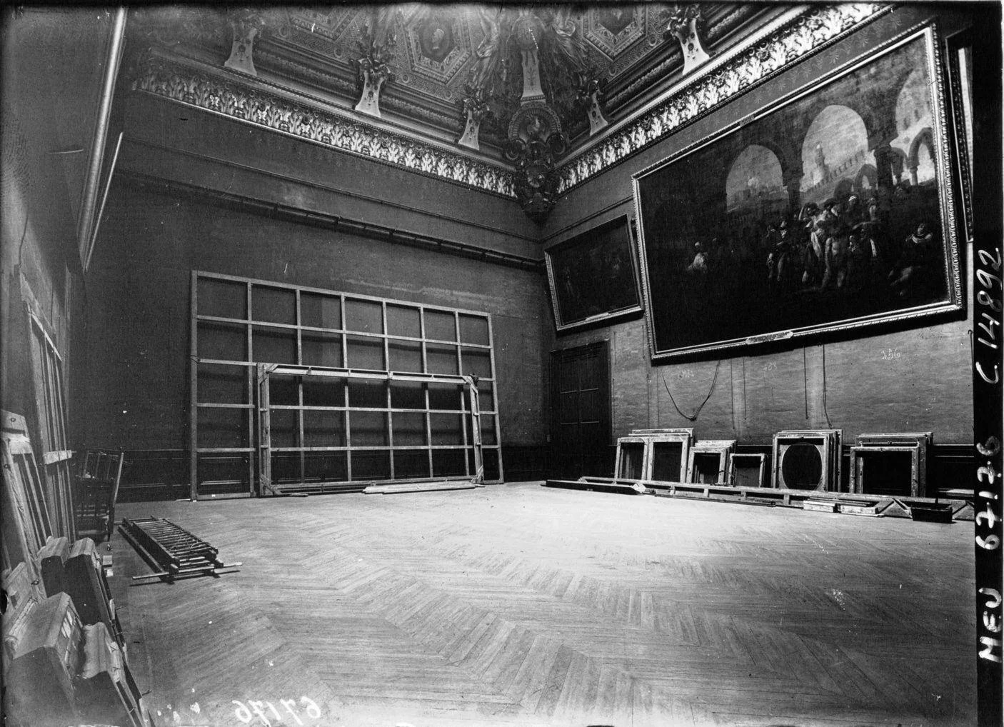 Evacuation of Louvre’s Treasure During Nazi Occupation Evacuation of Louvre’s Treasure During Nazi Occupation