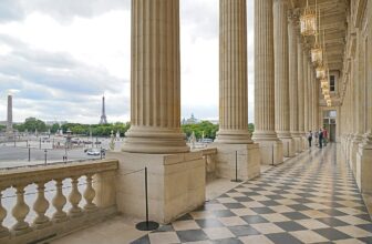 What is the Place de la Concorde famous for