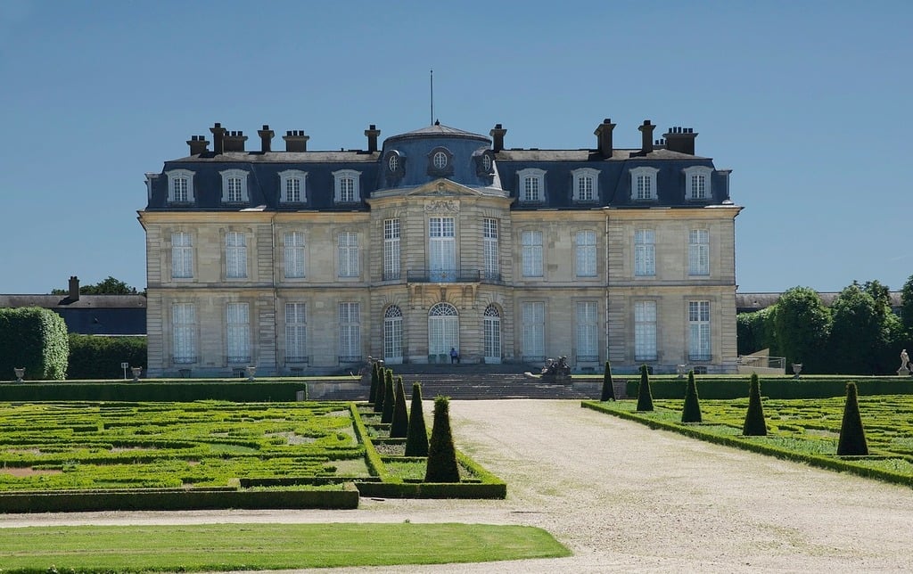 What is Champs sur Marne Castle Paris Famous For What is Champs sur Marne Castle Paris Famous For