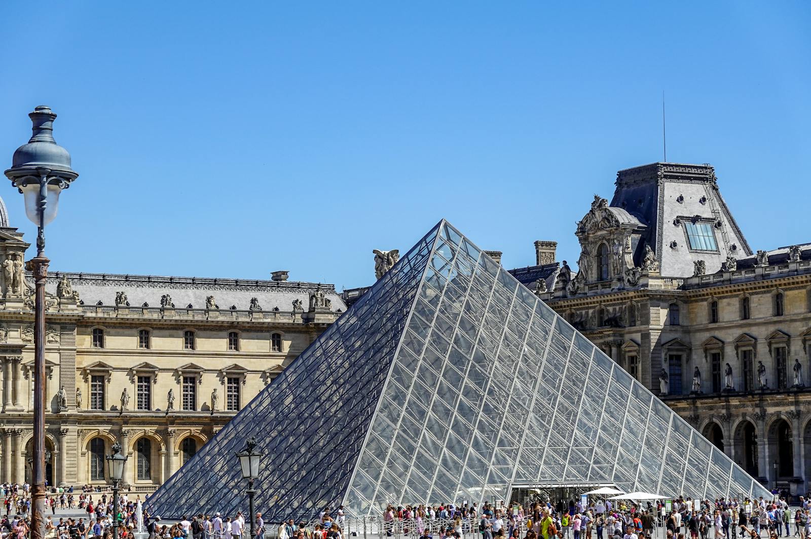What is the Architectural Meaning of the Louvre Pyramid What is the Architectural Meaning of the Louvre Pyramid