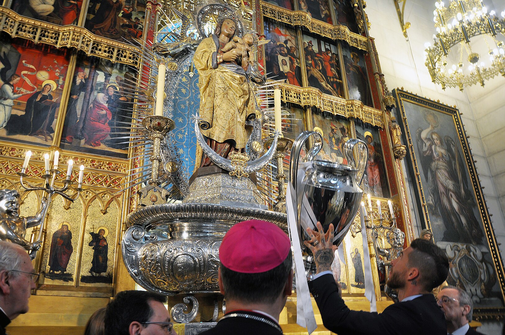 Story and Miracle of Virgin Mary of Almudena Story and Miracle of Virgin Mary of Almudena