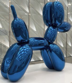 Jeff Koons balloon dog sculpture