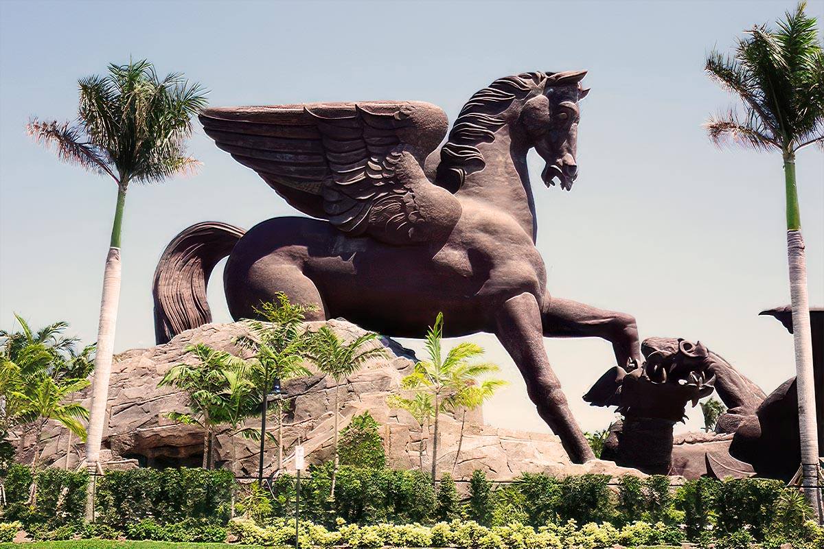 30 Million Dollar Florida Park Sculpture: Pegasus and Dragon Statue 30 Million Dollar Florida Park Sculpture: Pegasus and Dragon Statue