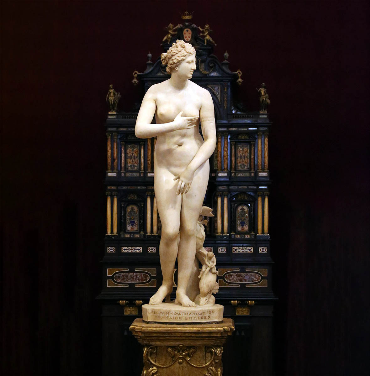 The Medici Venus: A Goddess Reborn in Marble The Medici Venus: A Goddess Reborn in Marble