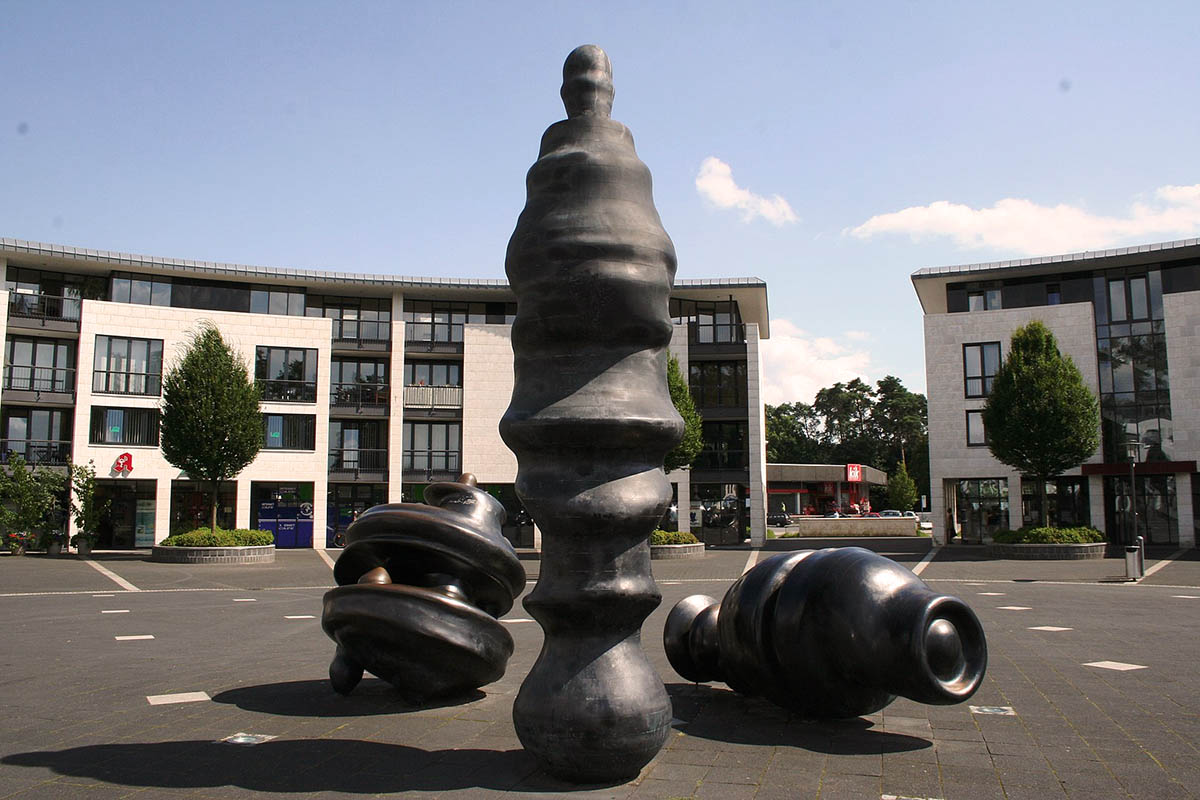 From Industrial Waste to Masterpiece: Tony Cragg’s Sculptures From Industrial Waste to Masterpiece: Tony Cragg’s Sculptures