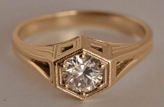 Art deco engagement ring