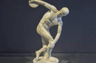 Discobolus bronze statue
