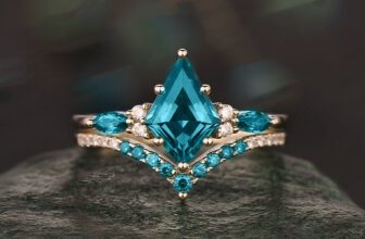 Art deco engagement ring