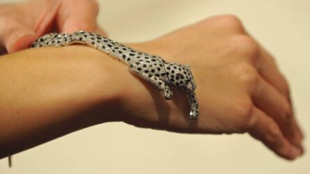 A Love Story in Jewels: The Panther Bracelet of Duchess of Windsor